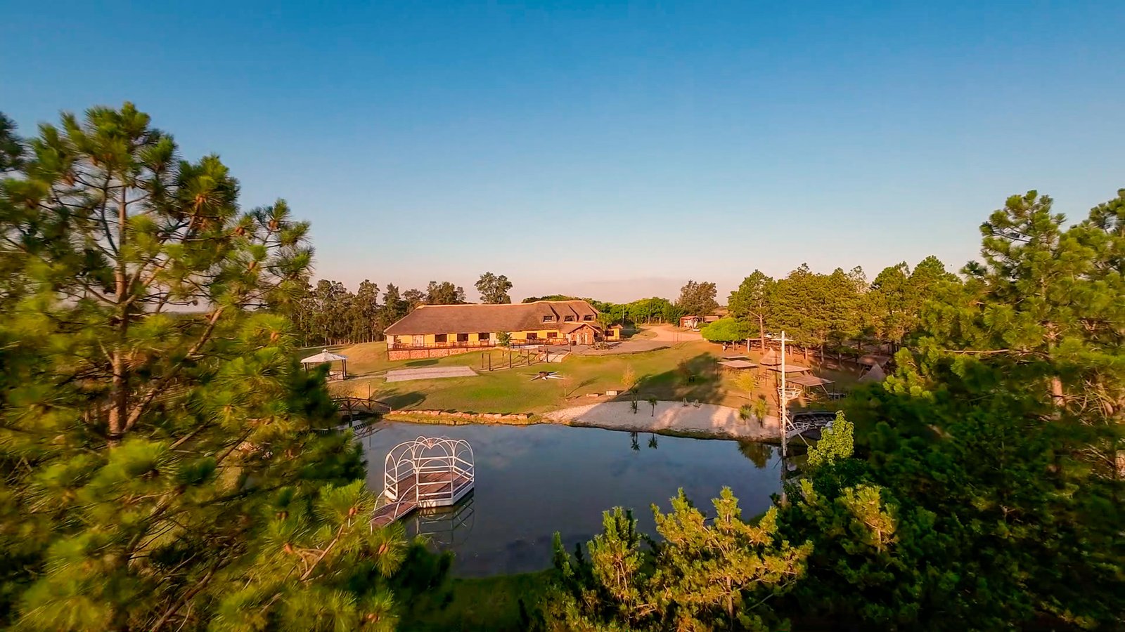 Vista al lago del evento